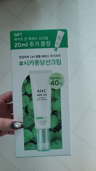 [AHC] 세이프온 에센스 선크림 올리브영 스페셜 증정 기획세트 — 5점을 준 리뷰어가 2022년 6월 올린 사용 사진