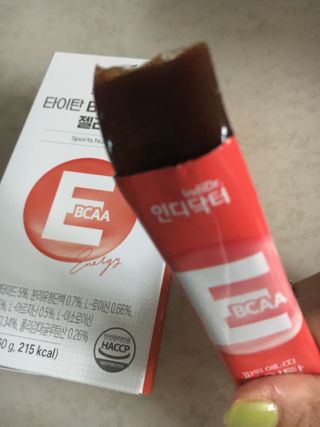 [인디닥터] 타이탄 BCAA 프로틴 젤리스틱 — 5점을 준 리뷰어가 2022년 5월 올린 사용 사진