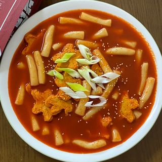 빨간키트 떡볶이 밀키트 2~3인분 매운맛 국물 떡볶이 만들기 쉬운 황금 레시피 분말 소스로 간편한 요리 — 5점을 준 리뷰어가 2021년 10월 올린 사용 사진