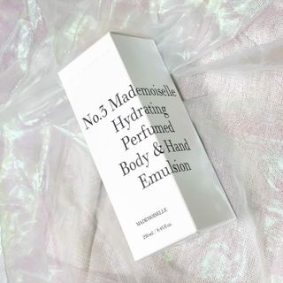 줄라이 모닝 _ JULY MORNING 줄라이모닝 하이드레이팅 퍼퓸드 바디앤핸드 에멀젼 — 5점을 준 리뷰어가 2021년 12월 올린 사용 사진