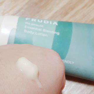 [후르디아] 올리브영 저자극 비건바디로션 — 4점을 준 리뷰어가 2023년 9월 올린 사용 사진