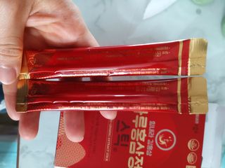 힘내라김홍삼 하루홍삼정스틱 10g x 10포 — 5점을 준 리뷰어가 2021년 5월 올린 사용 사진