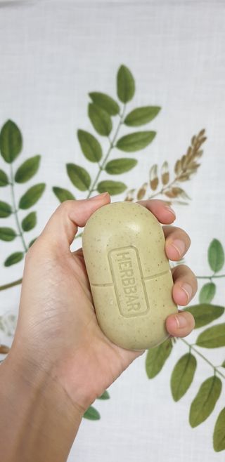 제이제이바이오 허브마사지바 올인원 알약비누 — 5점을 준 리뷰어가 2021년 12월 올린 사용 사진