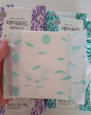 나무드 [데이위드] 국내생산 생리대 가벼운 초 슬림핏 프레쉬 씬 순면커버 생리대 10개입X1팩 — 5점을 준 리뷰어가 2021년 10월 올린 사용 사진