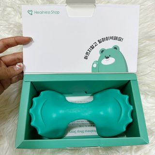 힐니스북 [힐마이넥]   거북목 통증완화를 위한 휴대용 목 안마기 — 5점을 준 리뷰어가 2022년 12월 올린 사용 사진