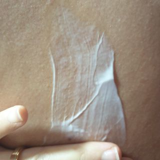 위시스 프리미엄 글루타치온  화이트닝 바디로션 — 5점을 준 리뷰어가 2022년 12월 올린 사용 사진