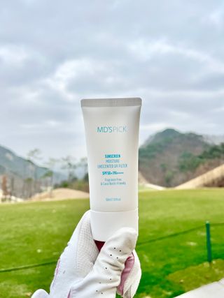 엠디스픽 무향자차 수분 선크림 PSF50+ PA++++ 50ml — 5점을 준 리뷰어가 2023년 3월 올린 사용 사진