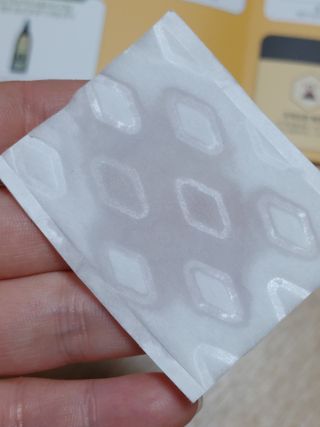버츠비 케어플러스 릴리빙 이어린스 — 5점을 준 리뷰어가 2021년 6월 올린 사용 사진