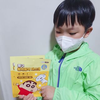[숨그림]  덴탈마스크 짱구 우리아이 그리고 내가 쓰는 믿을수있는 케릭터 마스크  16종 — 5점을 준 리뷰어가 2021년 10월 올린 사용 사진