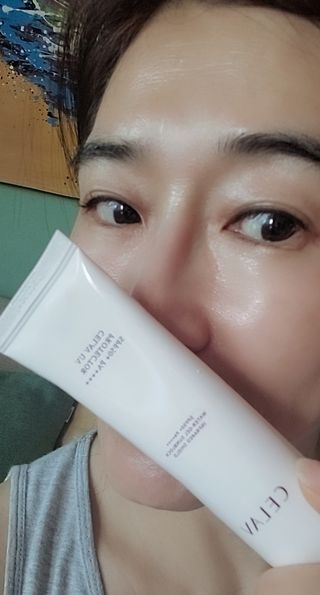 프리마인 선크림만 바꿨을 뿐인데 매일 물 2L챙겨먹고 기초케어 완벽하게 한 물빛피부 완성,셀라브UV프로텍터 — 5점을 준 리뷰어가 2023년 6월 올린 사용 사진