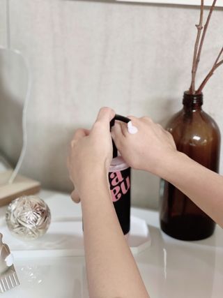 난나 살몬 스파이더 검버섯 미백 톤업 화이트닝 연어 앰플 크림 300ml 대용량 — 5점을 준 리뷰어가 2022년 11월 올린 사용 사진