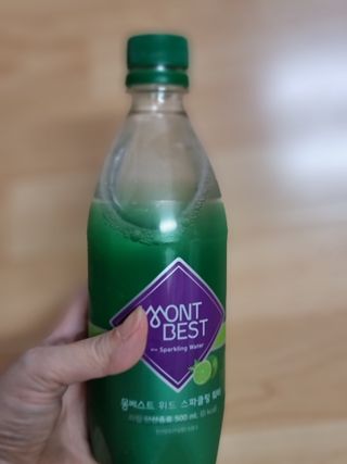 몽베스트 Montbest with Sparkling water Lime20병 — 5점을 준 리뷰어가 2021년 10월 올린 사용 사진