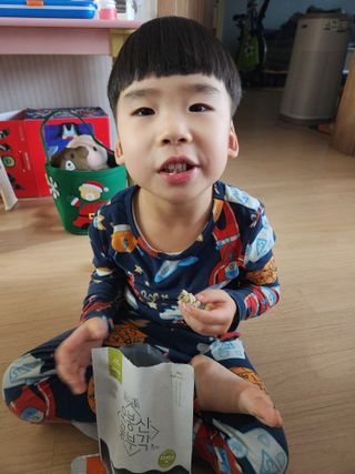 오봉산꽃부각 [만나식품] 오봉산 꽃부각 3가지 맛(오리지널, 새우맛, 매운고추맛) — 5점을 준 리뷰어가 2022년 12월 올린 사용 사진