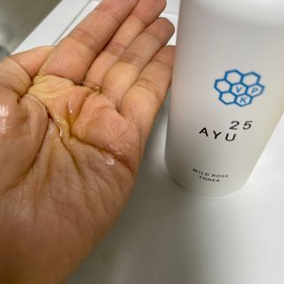 AYU25[아유트웬티파이브] 피부건강에 꼭 필요한 pH 약산성 와일드 로즈토너 — 2.5점을 준 리뷰어가 2021년 4월 올린 사용 사진