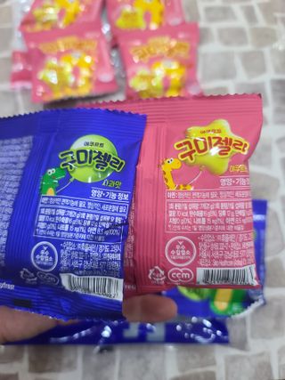 브이푸드 야쿠르트 구미젤리 — 5점을 준 리뷰어가 2021년 4월 올린 사용 사진