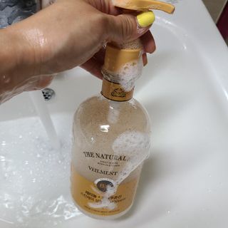 벨먼 내추럴스파 수분광채 스크럽 바디워시 600ml 5종 — 5점을 준 리뷰어가 2022년 5월 올린 사용 사진