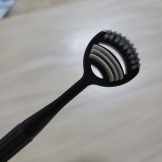 크리오 클리어스 혀백태제거 구취관리 혀클리너 — 5점을 준 리뷰어가 2021년 3월 올린 사용 사진
