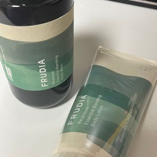 틱톡 [후르디아] 올리브영 아로마 비건 바디워시1종+바디로션1종 (그리너리) — 5점을 준 리뷰어가 2022년 12월 올린 사용 사진