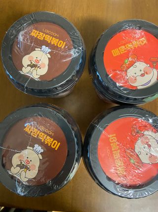 유비쿡 컵떡볶이 매운컵떡볶이2개/ 짜장컵떡볶이 2개  총 4개세트 — 5점을 준 리뷰어가 2021년 2월 올린 사용 사진