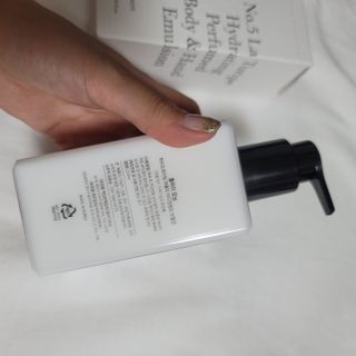 줄라이 모닝 _ JULY MORNING 줄라이모닝 하이드레이팅 퍼퓸드 바디앤핸드 에멀젼 — 5점을 준 리뷰어가 2021년 9월 올린 사용 사진