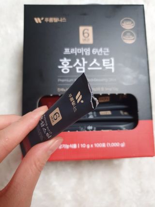 [푸름웰니스] 프리미엄 6년근 홍삼스틱 3mg x 100포 — 5점을 준 리뷰어가 2022년 3월 올린 사용 사진