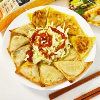 (주)성경순만두 곤약만두.콘치즈만두,삼각당면만두,당면 야끼만두,대구전통 납작만두,떡뽁이 매콤소스,달콤소스 — 5점을 준 리뷰어가 2023년 4월 올린 사용 사진