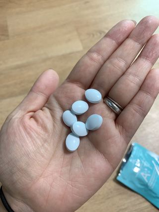 입 냄새 완화에 도움을 주는 에티켓 캔디 앳캔디 스트롱민트 — 5점을 준 리뷰어가 2021년 1월 올린 사용 사진