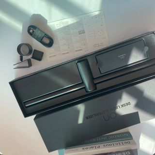 TOMO GRAPHY 나 있을땐 환한 조명 나 없을땐 확실한 살균 ★ DESK LIGHT & STERILIZER [ON] ★ — 4점을 준 리뷰어가 2021년 11월 올린 사용 사진