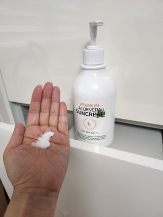 [닥터문] 프리미엄 알로에베라 선크림 500ml — 5점을 준 리뷰어가 2022년 6월 올린 사용 사진