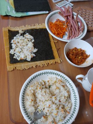 해풀잎 누구나 김밥*1ea [(혼합야채 35g *1ea,  김밥김 (5g, 5ea),  양념간장 (6g, 5ea), 참기름(5g, 2ea)] — 4점을 준 리뷰어가 2022년 8월 올린 사용 사진