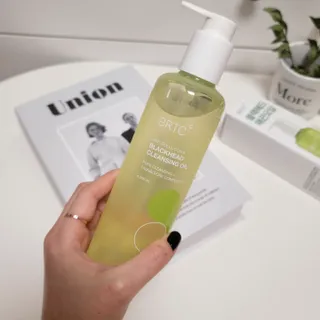 비알티씨 BRTC 안티폴루션 앤 블랙헤드 클렌징오일 300ml — 4.5점을 준 리뷰어가 2022년 12월 올린 사용 사진