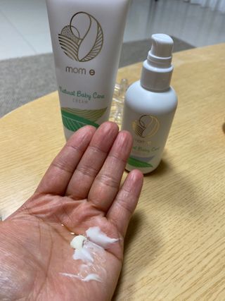 mom e 맘이 내추럴 베이비 케어 크림+바디오일 — 4점을 준 리뷰어가 2021년 1월 올린 사용 사진