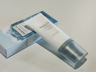 [스킨1004] 마다가스카르 센텔라 히알루-시카 워터핏 선세럼 50ml — 5점을 준 리뷰어가 2024년 5월 올린 사용 사진