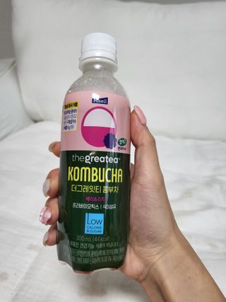 더그레잇티 콤부차 [매일유업] 더그레잇티 44kcal 콤부차 300ml *12개입 (오리지널 6개+베리리치 6개) — 4점을 준 리뷰어가 2023년 7월 올린 사용 사진