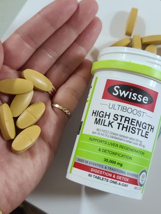 Swisse 스위스 고함량 밀크씨슬 35,000mg 60정 — 5점을 준 리뷰어가 2021년 11월 올린 사용 사진