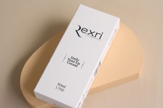 렉스리 데일리 톤업 크림 Rexri Daily Tone Up Cream — 5점을 준 리뷰어가 2022년 10월 올린 사용 사진