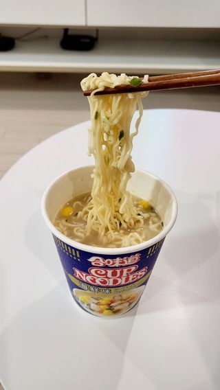 NISSIN 닛신 컵누들  4종 - 씨푸드오리지날, 씨푸드 스파이시, 씨푸드 커리, 씨푸드 XO소스 — 5점을 준 리뷰어가 2023년 1월 올린 사용 사진