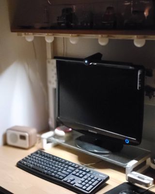 TOMO GRAPHY 나 있을땐 환한 조명 나 없을땐 확실한 살균 ★ DESK LIGHT & STERILIZER [ON] ★ — 5점을 준 리뷰어가 2021년 11월 올린 사용 사진