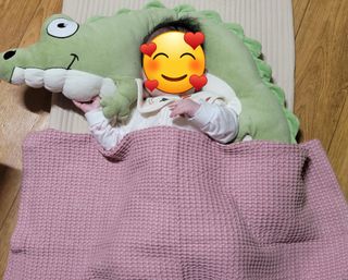 [쿠쿠드림] 완벽 항균 아기 애착이불 — 5점을 준 리뷰어가 2022년 12월 올린 사용 사진