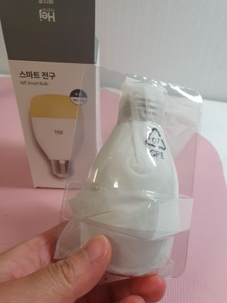 헤이홈 LED전구 화이트 스마트 전구 wifi 연결 스마트폰 연동 음성제어 원격제어 — 5점을 준 리뷰어가 2021년 5월 올린 사용 사진