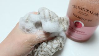 벨먼 내추럴스파 수분광채 스크럽 바디워시 600ml 5종 — 5점을 준 리뷰어가 2022년 5월 올린 사용 사진