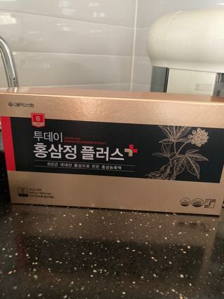 서울약사신협_투데이홍삼정플러스스틱_10g x 60포 — 5점을 준 리뷰어가 2021년 6월 올린 사용 사진