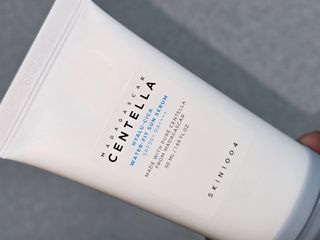 [스킨1004] 마다가스카르 센텔라 히알루-시카 워터핏 선세럼 50ml — 4점을 준 리뷰어가 2024년 5월 올린 사용 사진