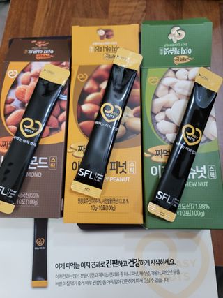 짜먹는 이지견과 짜먹는 이지아몬드, 짜먹는 이지허니피넛, 짜먹는 이지캐슈넛 각 10g X  10포 — 4.5점을 준 리뷰어가 2021년 2월 올린 사용 사진