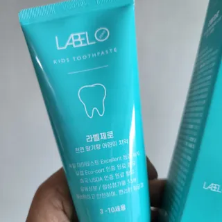 치과에서 쓰는 치약 _ 라벨제로 저불소 꼬마, 키즈, 유아, 베이비, 주니어 안전한 어린이치약 — 5점을 준 리뷰어가 2022년 12월 올린 사용 사진