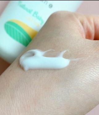 mom e 맘이 내추럴 베이비 케어 샴푸앤바스+로션 — 4점을 준 리뷰어가 2021년 1월 올린 사용 사진