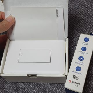 아카라 조명 스위치를 누워서 끄는 방법 (스마트 조명 스위치 2구 + 무선 리모트 스위치 1구 T1, 스마트 허브 E1) — 5점을 준 리뷰어가 2021년 11월 올린 사용 사진