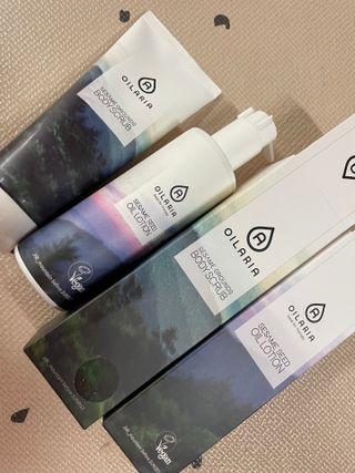오일아리아 뉴트리 모이스처라이징 세사미 씨드 오일로션 & 데일리 디톡스 세사미 그라운즈 바디스크럽 — 5점을 준 리뷰어가 2023년 8월 올린 사용 사진