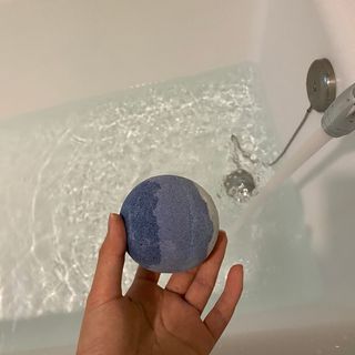 소담스퀘어 상암 Evreryday Bath Bomb Day7(에브리데이 배쓰밤 데이7) / 7종 중 2종 랜덤발송 — 4점을 준 리뷰어가 2022년 11월 올린 사용 사진