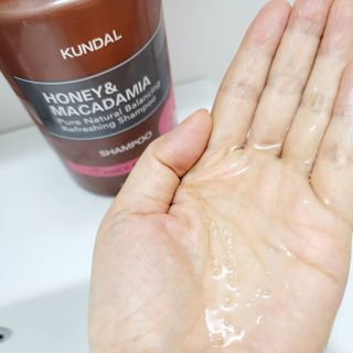쿤달 [KUNDAL 공식] 프리미엄 헤어 케어 스페셜 세트 샴푸 500ml &amp; 트리트먼트 500ml — 5점을 준 리뷰어가 2021년 3월 올린 사용 사진